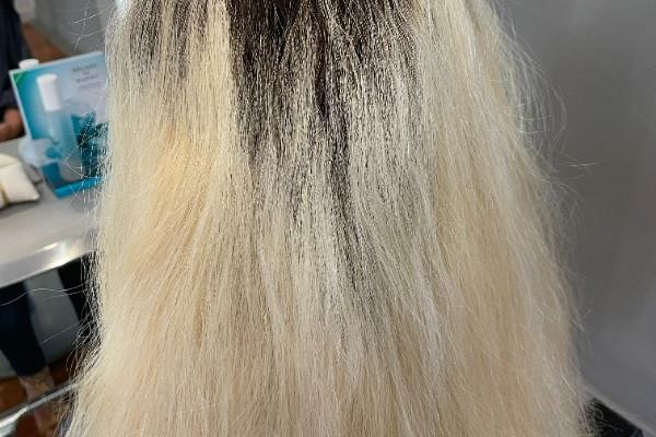 Avant/après blond sur cheveux mi-long dans votre salon de coiffure à Les Andelys